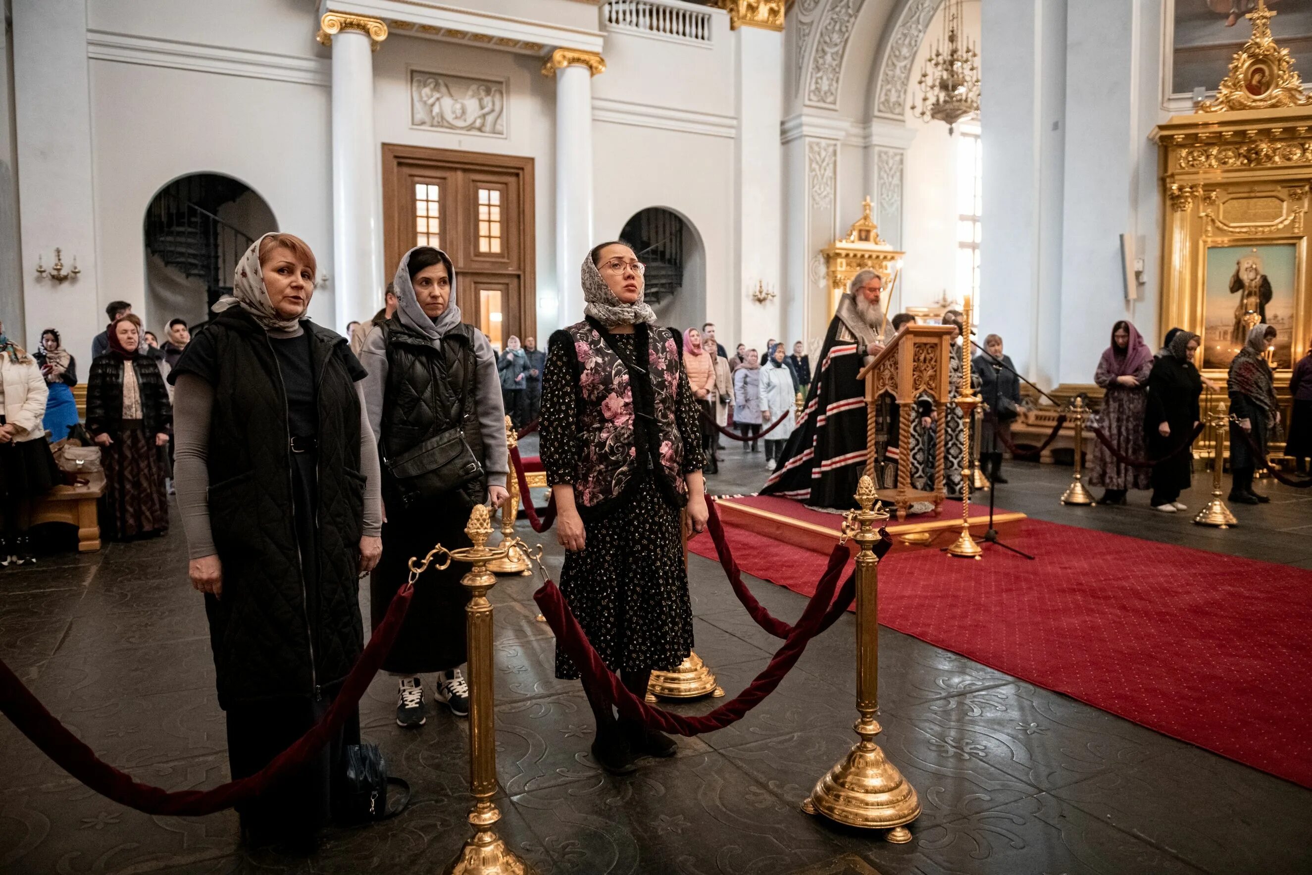 Вечерняя служба четверга. Великий четверг литургия. Богослужение. Храм святителя Василия Великого.