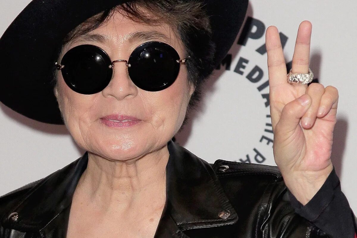 Вдова леннона. Yoko Ono. Леннон и Йоко. Yoko Ono Starpeace. Йоко оно фото.