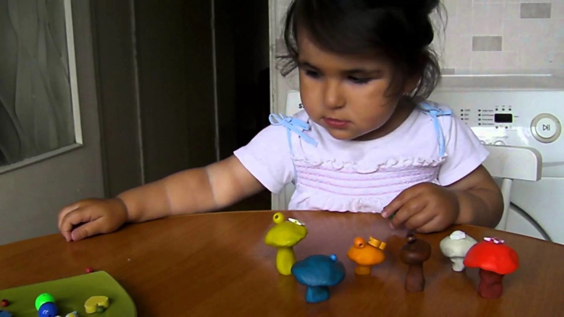 Паровозик чух-чух-чух мультфильм. Видеоролики для детей 3 лет. Мультфильм про мячик для малышей. Развивающие видеоролики для детей. Паровоз чух чух мультик.