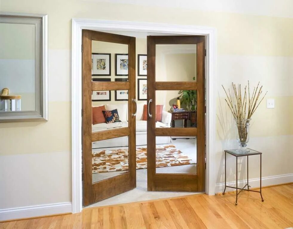 распашные двери в квартире. распашные двери в квартире. двери межкомнатные распашные двустворчатые со стеклом. волховец раздвижные межкомнатные перегородки. разные двери в интерьере.