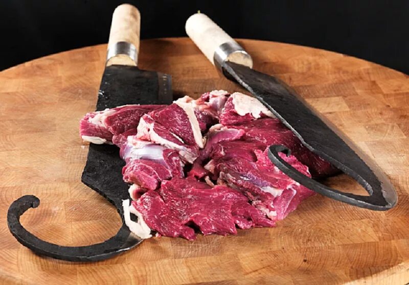 натуральное рубленое мясо это. топорики для рубки мяса сталика ханкишиева. топор для мяса профессиональный. нож для мяса сталика ханкишиева. торцевая колода для рубки мяса.