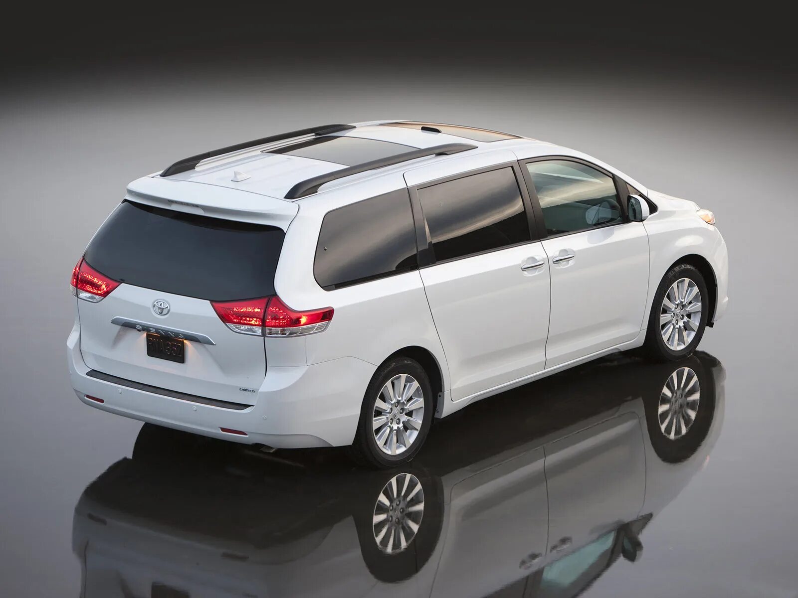 Toyota Sienna 2010. Семиместная Тойота Сиенна. Тойота Сиенна 2023. Тойота Сиенна 2020.