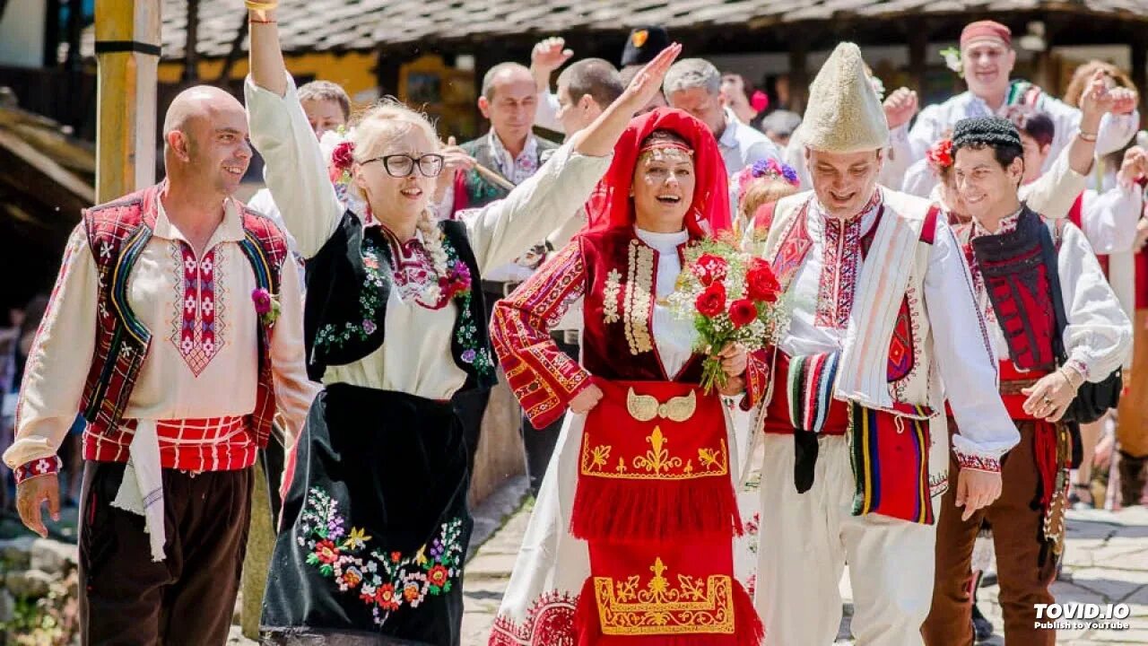 Какой праздник в болгарии. Помаки в Болгарии. Национальный костюм Болгар в Бессарабии. Болгария традиции. Свадьба в Болгарии.