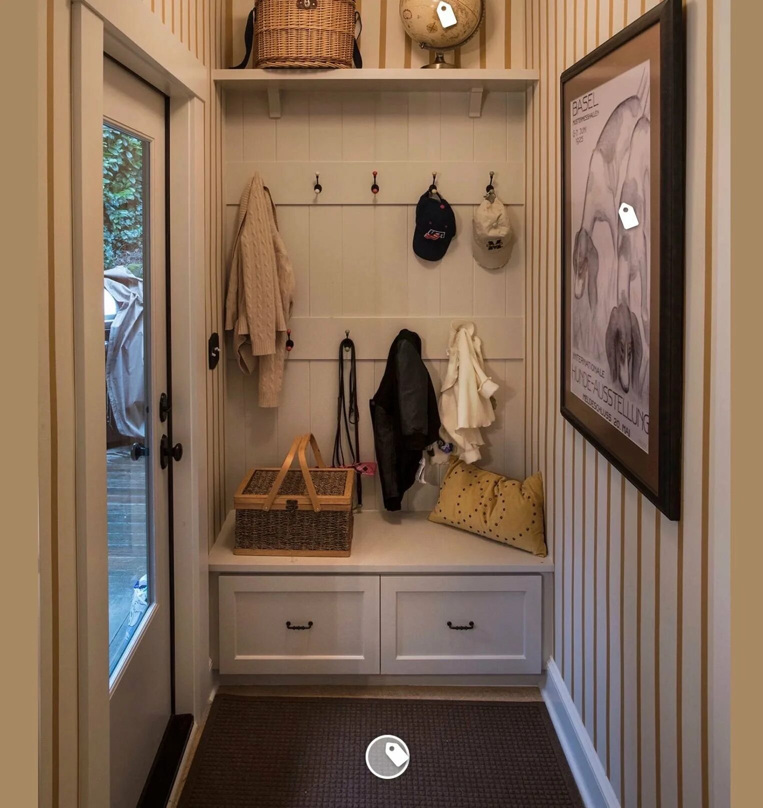 маленькая ниша в прихожей. прихожая в нише. обустроить нишу в прихожей. встроенная прихожая в нишу. маленькая прихожая в нише.