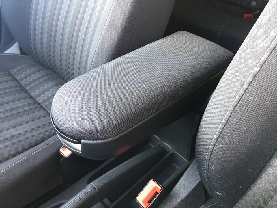 Подлокотник volkswagen polo sedan. Оригинальный подлокотник фольксваген поло. Подлокотник фольксваген поло седан 2012. Подлокотник фольксваген поло седан. Подлокотник на vw polo sedan 2012.