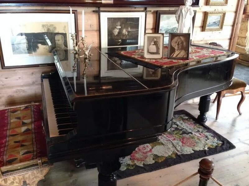 Композитор мошковский этюды. Вера аверьянова фортепиано. Григ фортепиано. Фортепианный концерт грига. Утро пер гюнт ноты для фортепиано.