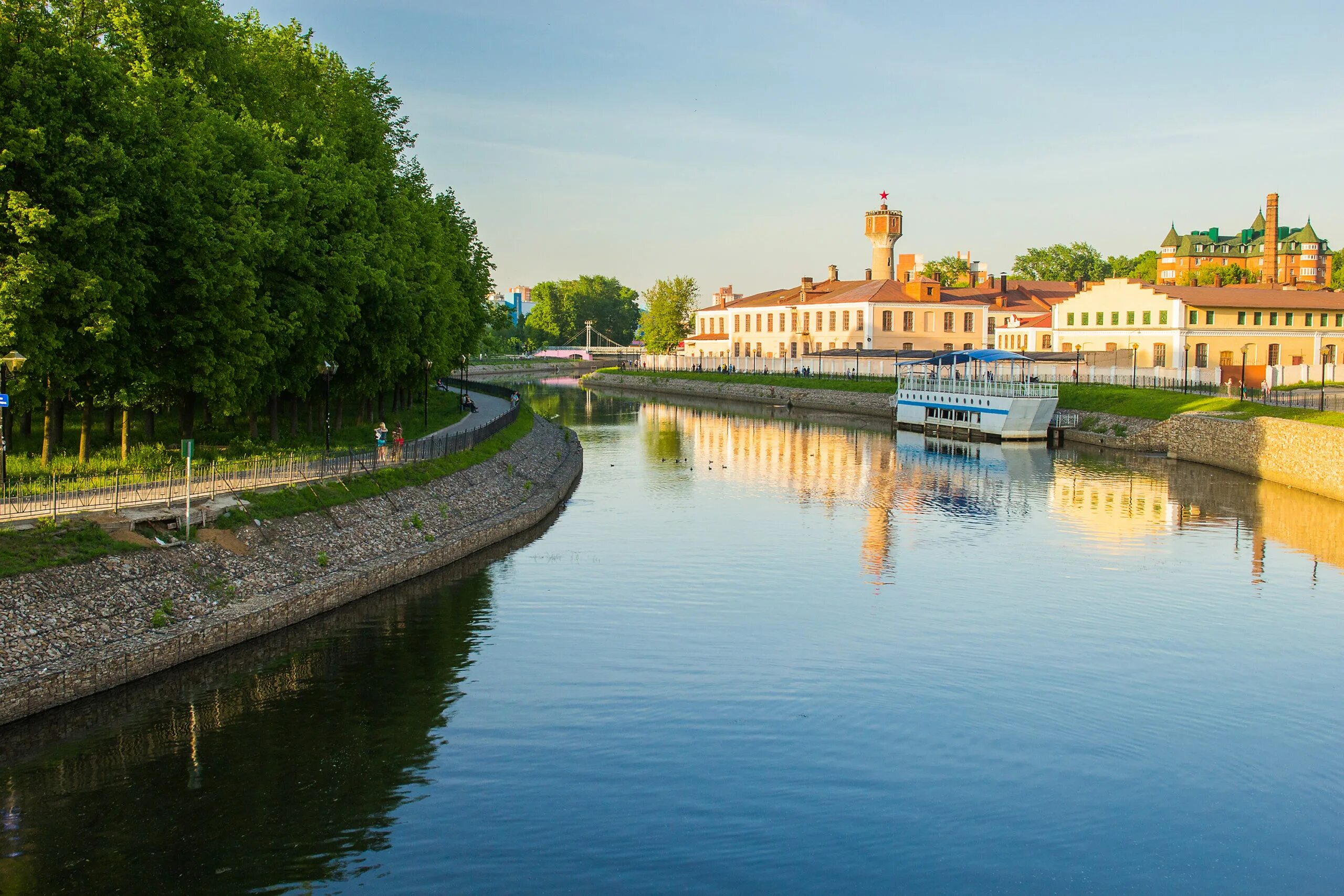 Река Уводь Иваново. Город Иваново река Уводь. Иваново город центр река Уводь. Набережная реки Уводь в городе Иваново. Красивая набережная реки