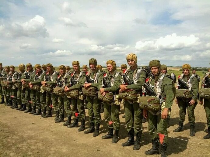 Взвод солдат. Армейский взвод. Взвод в армии. Рота солдат. Взвод на войне