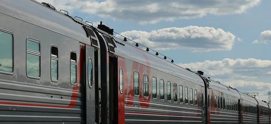 Вагон киров. Купе в поезде россия. поезд вятка детские купе. новые вагоны твз. электричка киров внутри.