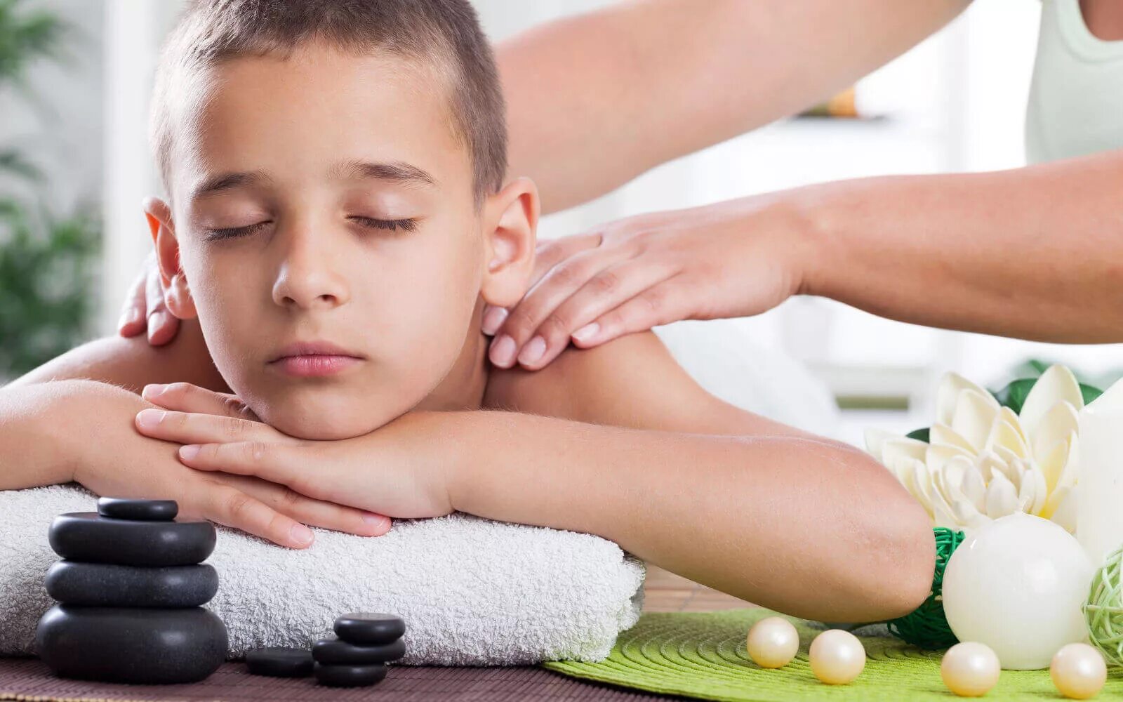 American massage. Массажист мужчина. Boys massage. Массаж подростку. Детский массаж мальчику.