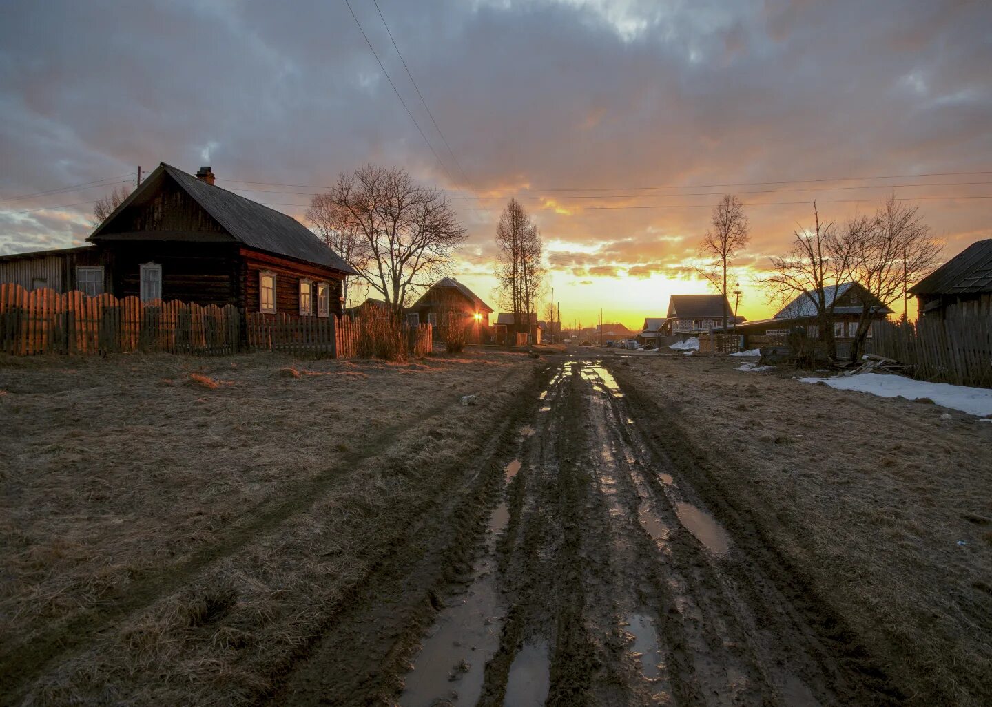 Пейзаж деревни. Рассвет в деревне. Сельский пейзаж фото. Красочное село