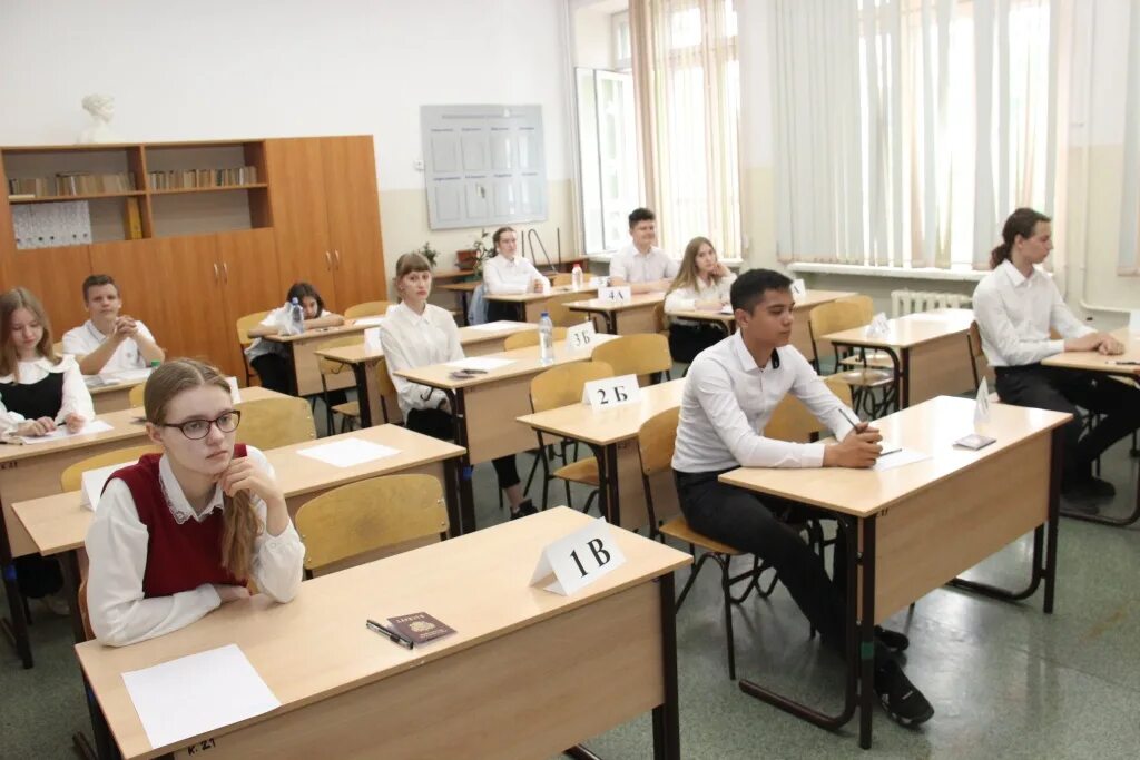 Экзамен девятого класса. Огэ проведение. экзамены в 9 классе. учебное заведение. экзамен 23 мая 2025 огэ.