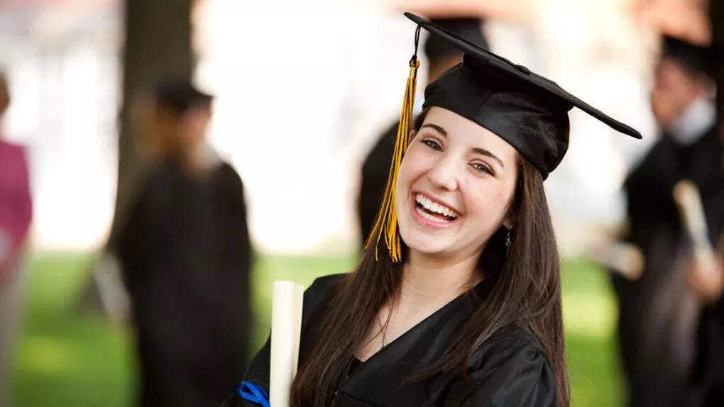 Выпускник. Выпускники MBA. Ца студенты. Graduation стиль. Undergraduate student