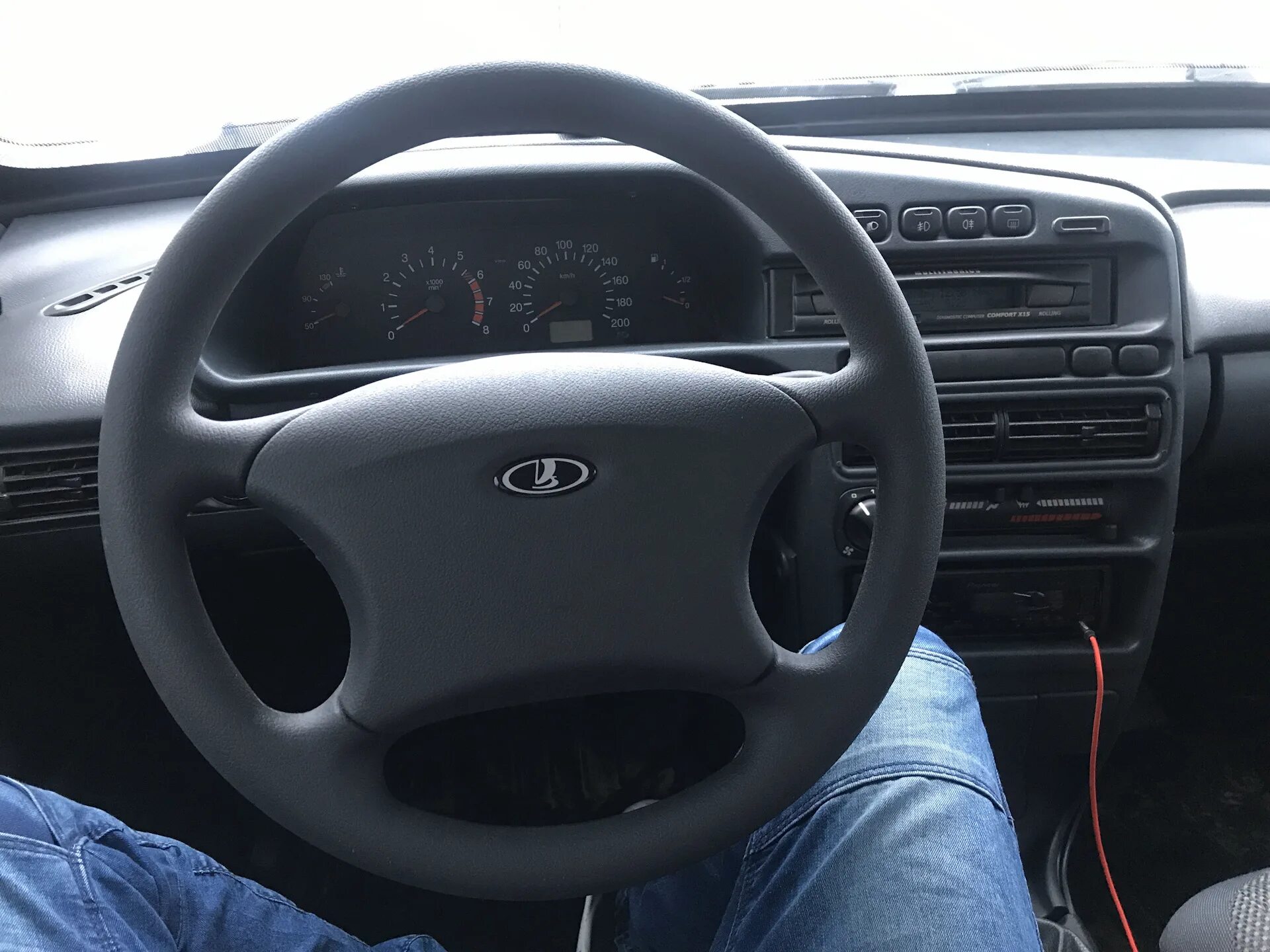 Ваз 2115 заводской руль. Ваз 2115 правый руль. Руль приора на ваз 2115. Руль ваз 2115. Руль машина ваз 2115.