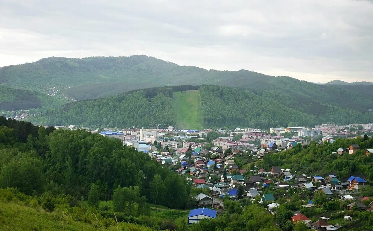 Гора комсомолка Горно-Алтайск. Гора Комсомольская в Горно-Алтайске. Комсомольской гора Алтай. Горно Алтайск горы.