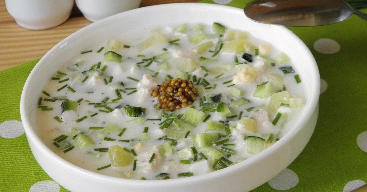 Окрошка с куриным филе. Окрошка. окрошка фото. окрошка с курицей. сыворотка для окрошки.