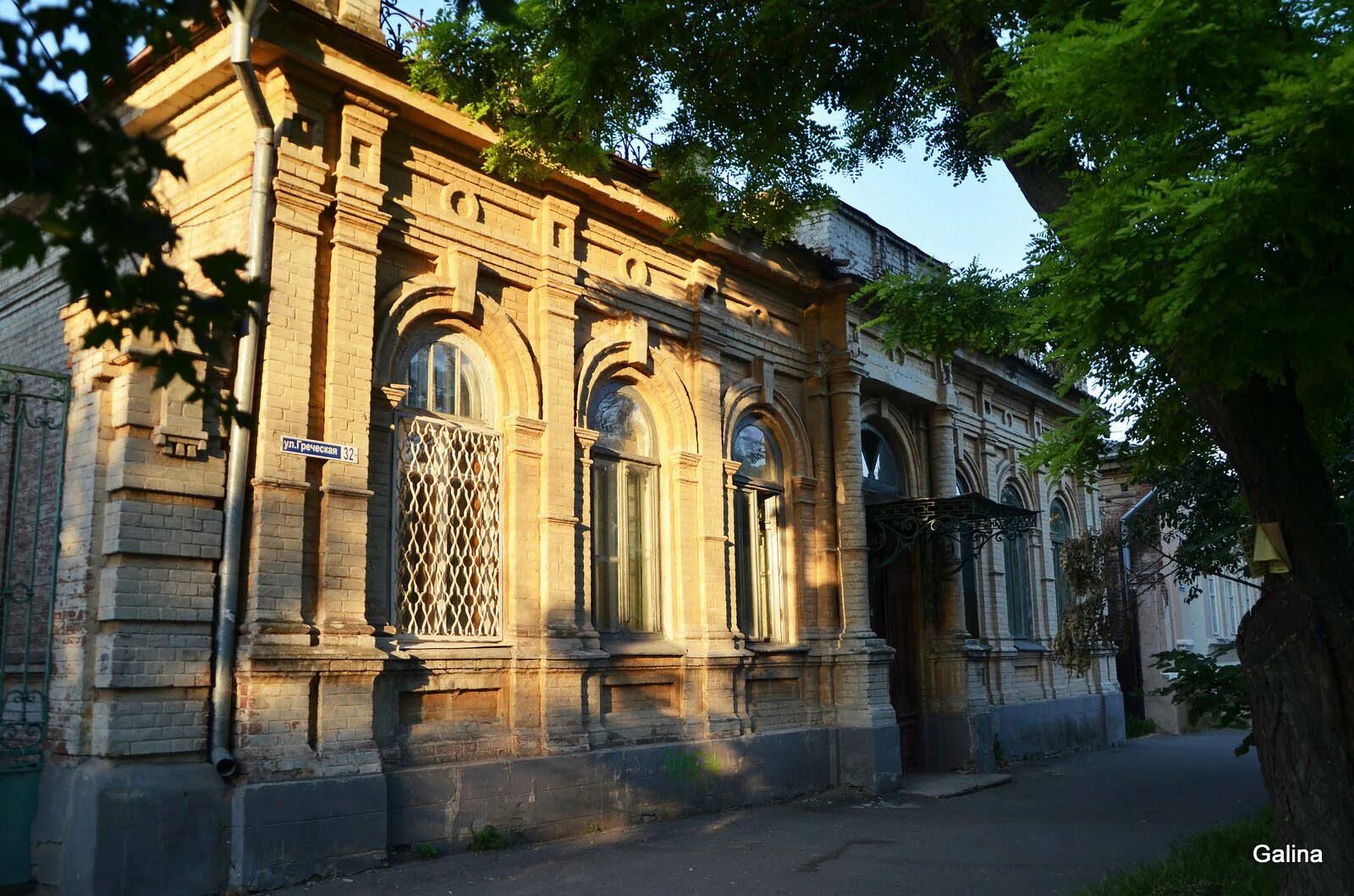 Таганрог купить под. Таганрог центр. Таганрог центр города. Старый центр Таганрога. Таганрог переулок итальянский особняки.