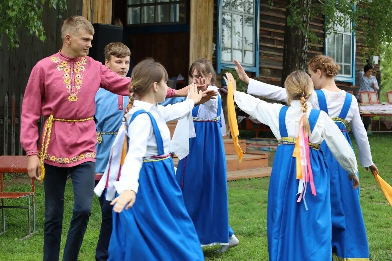 сжигание чучела масленицы васнецов. русский хоровод. троица зеленые святки. масленица в древней руси. хоровод.