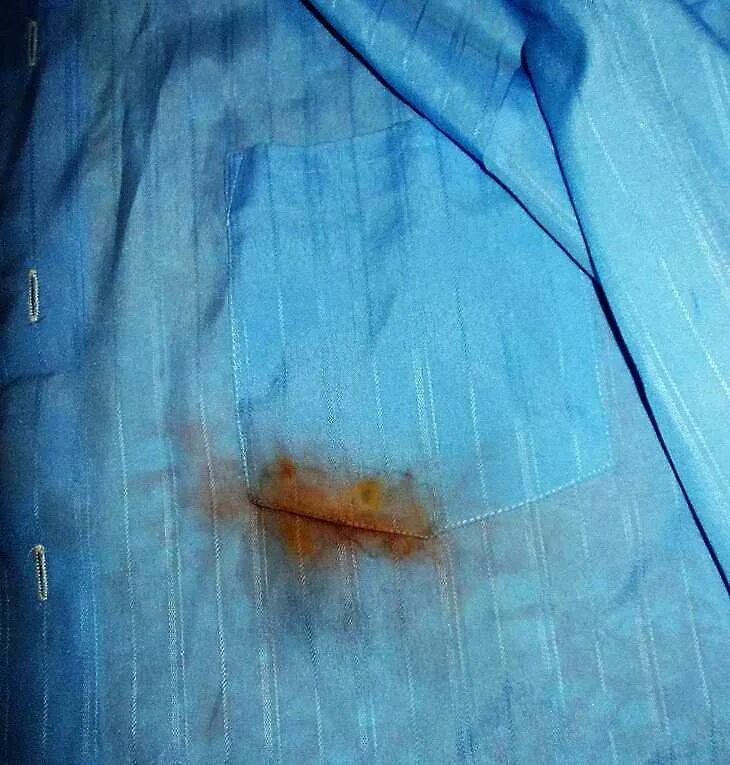 Средство от пятен ржавчины на одежде. Пятна ржавчины на одежде. Ржавчина на вещах. Средство от ржавчины на одежде. Как убрать ржавые пятна с одежды.