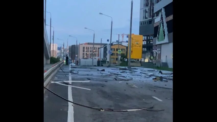 Беспилотник упал в Москве. Удар дрона Москва. Беспилотник в БЦ. Беспилотники атаковали деловой центр.