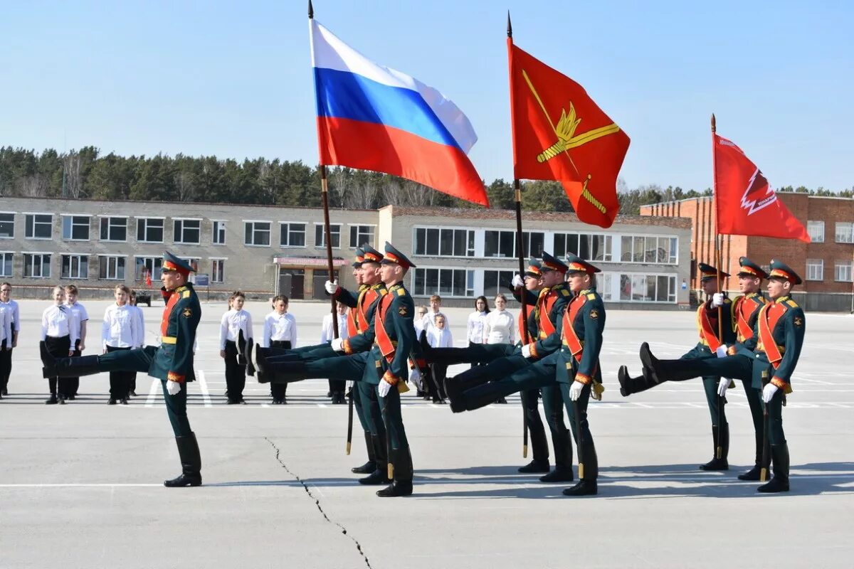 Нввку сайт училища. Новосибирское военное командное училище. ТВВКУ Новосибирск училище. НВВКУ знаменная группа. Боевые Знамёна НВВКУ.