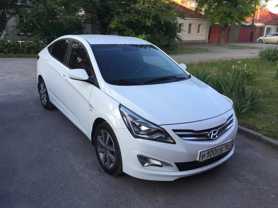 Hyundai Solaris 2015. Kia Солярис 2015. Hyundai Solaris Prestige. Hyundai Solaris Prestige 2022 белый. Авито москва куплю хендай солярис