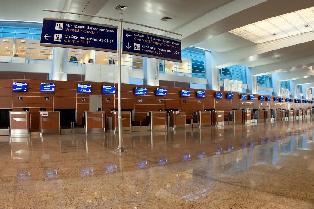 Стойки регистрации в шереметьево терминал в. Аэропорт Шереметьево терминал d. Аэропорт Шереметьево терминал в. Шереметьево терминал d внутри. Зал вылета терминал д Шереметьево.