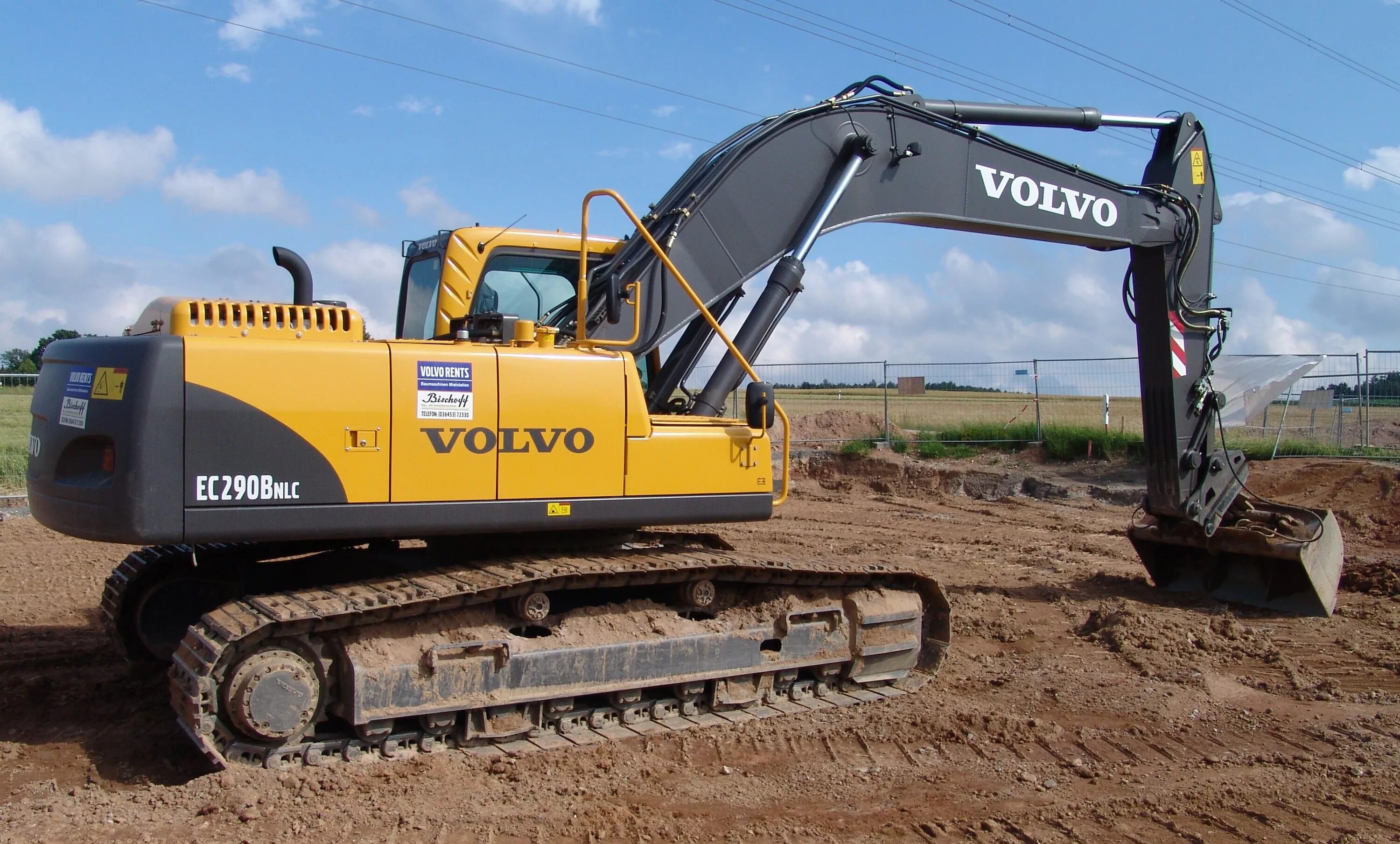 Volvo ec290. Volvo 290 экскаватор. Экскаватор Volvo ec210. Гусеничный экскаватор Volvo 290.