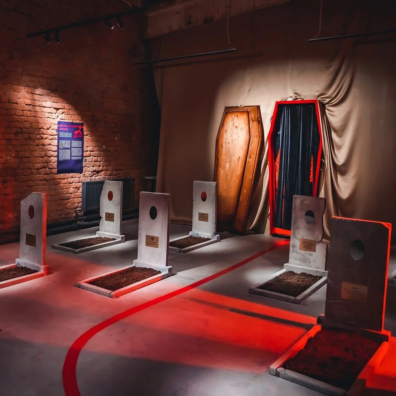 Выставка апокалипсис санкт. Выставка апокалипсис от анненкирхе. выставка апокалипсис брусницын. выставка современного искусства. выставка апокалипсис брусницын спб.