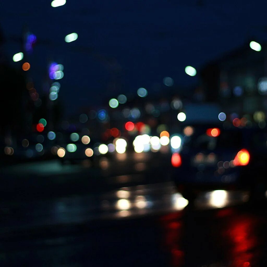 Крыши домов в городе. Вид с крыши закат. Город в огне. Красивый вид с крыши. Размытый фон города.