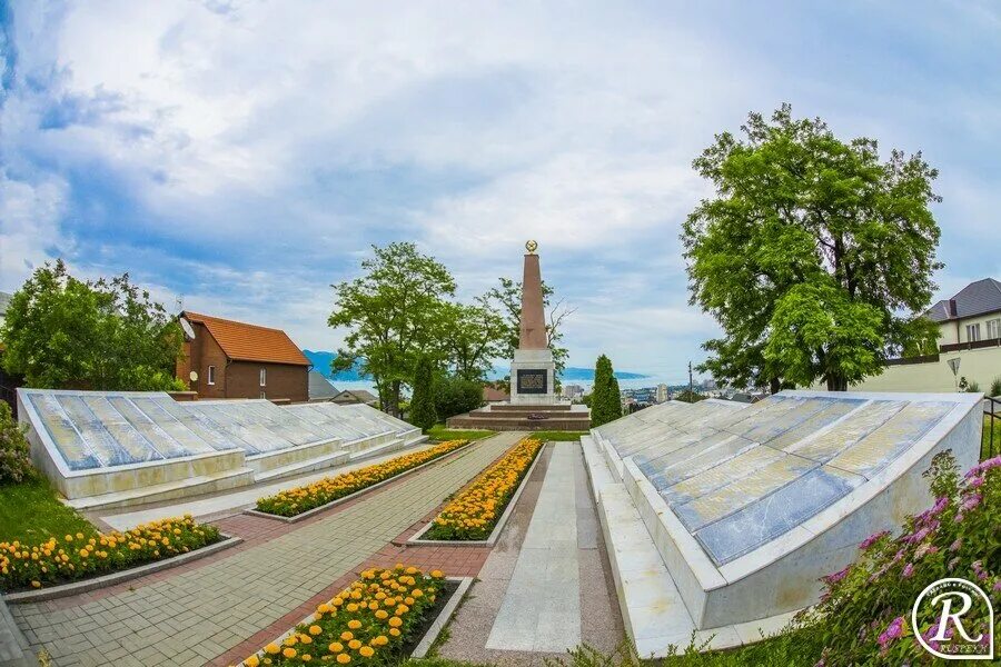 Г солнечный краснодарский край. Братская могила Новороссийск Мысхакское шоссе. Кладбище солнечное Новороссийск. Мысхакское кладбище Новороссийск. Братская могила Новороссийск.