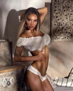 Наслаждайтесь подборкой фотографий Monika Fox, известной знаменитости. 