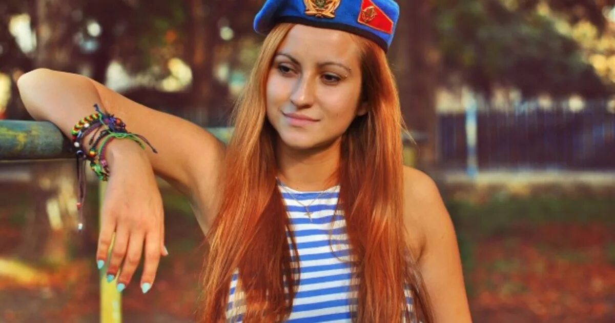 Девушка в берете вдв. Анна семенович армейский магазин. Анжела счастливенко рввдку. Маша из десанта. Братство десанта татьяна тузов.