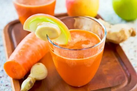 Сок из яблок моркови и апельсина