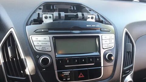 Снять магнитолу ix35