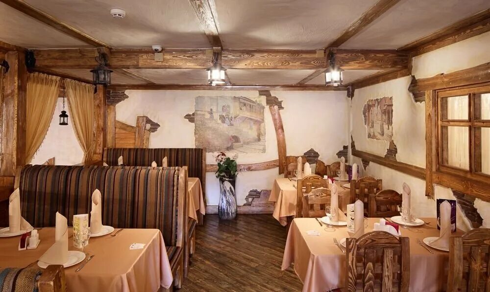 Старый город воронеж ресторан. Купца ефремова 6 чебоксары. Кавказия ресторан чебоксары. Старый город на загребском 21. Трактир г.