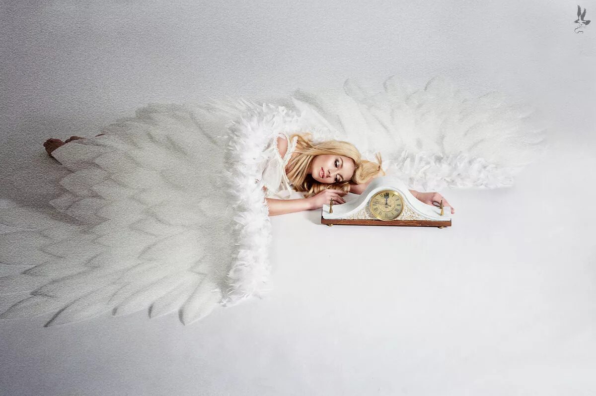 падший ангел девушка. дева с крыльями. мужчина и женщина с крыльями. падший ангел девушка. ангелочек спит.