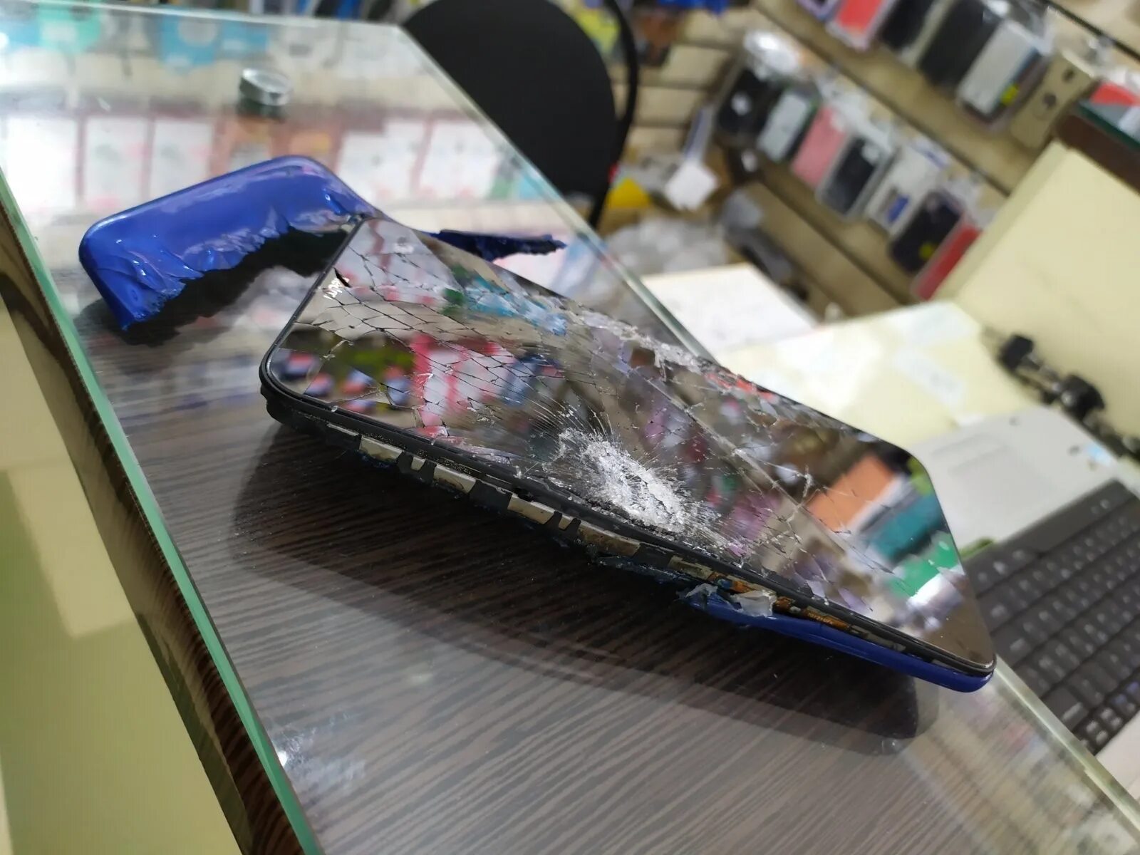 Поко взорвался почему. Взорванный поко x3 pro. poco x3 pro взорвался. редми 9с взорвался.