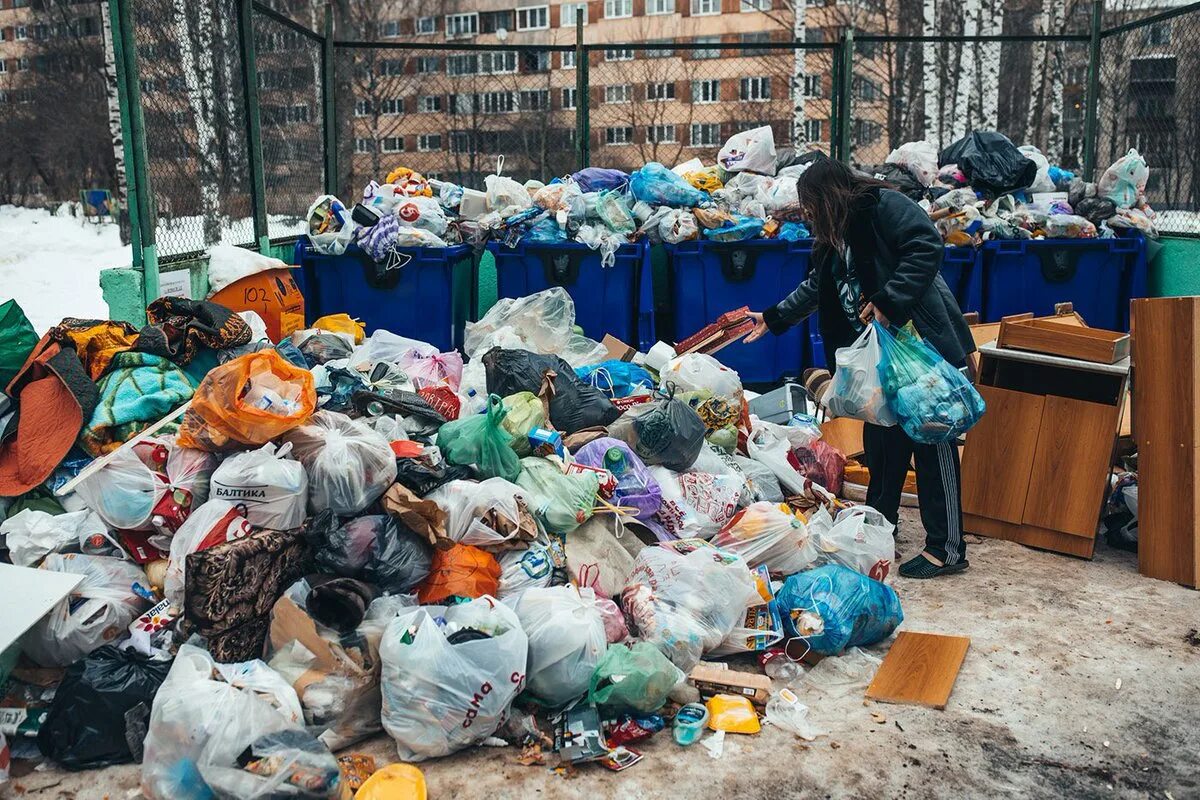 Завалена мусором. Мусорная реформа СПБ 2022. Мусор в Петербурге 2022. Горы мусора Питер 2022.