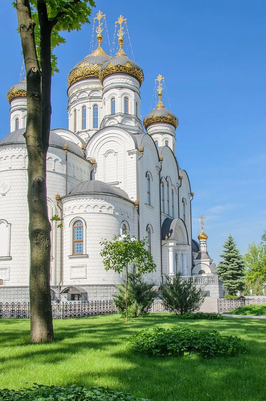 Православная церковь телефон. Храм. Храм и Церковь. Красивый храм. Красивый православный храм.