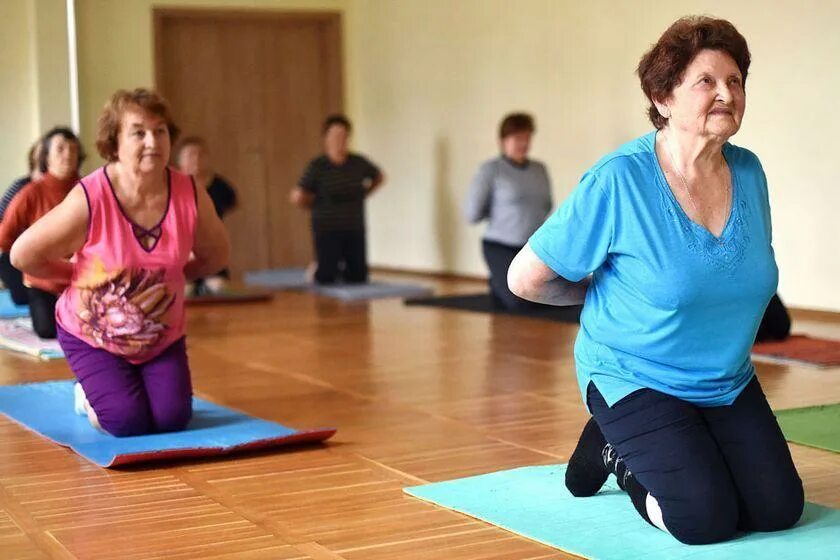 Йога для пенсионеров. Физкультура для пожилых. ЛФК для пенсионеров. Фитнес для пожилых. Долголетие йогов