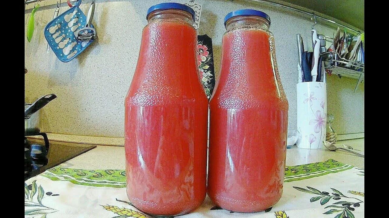 Приготовить домашнюю томатную пасту на зиму. Томатный сок домашний. Томатный сок на зиму. Томатный сок в банке. Томатный сок с косточками на зиму.