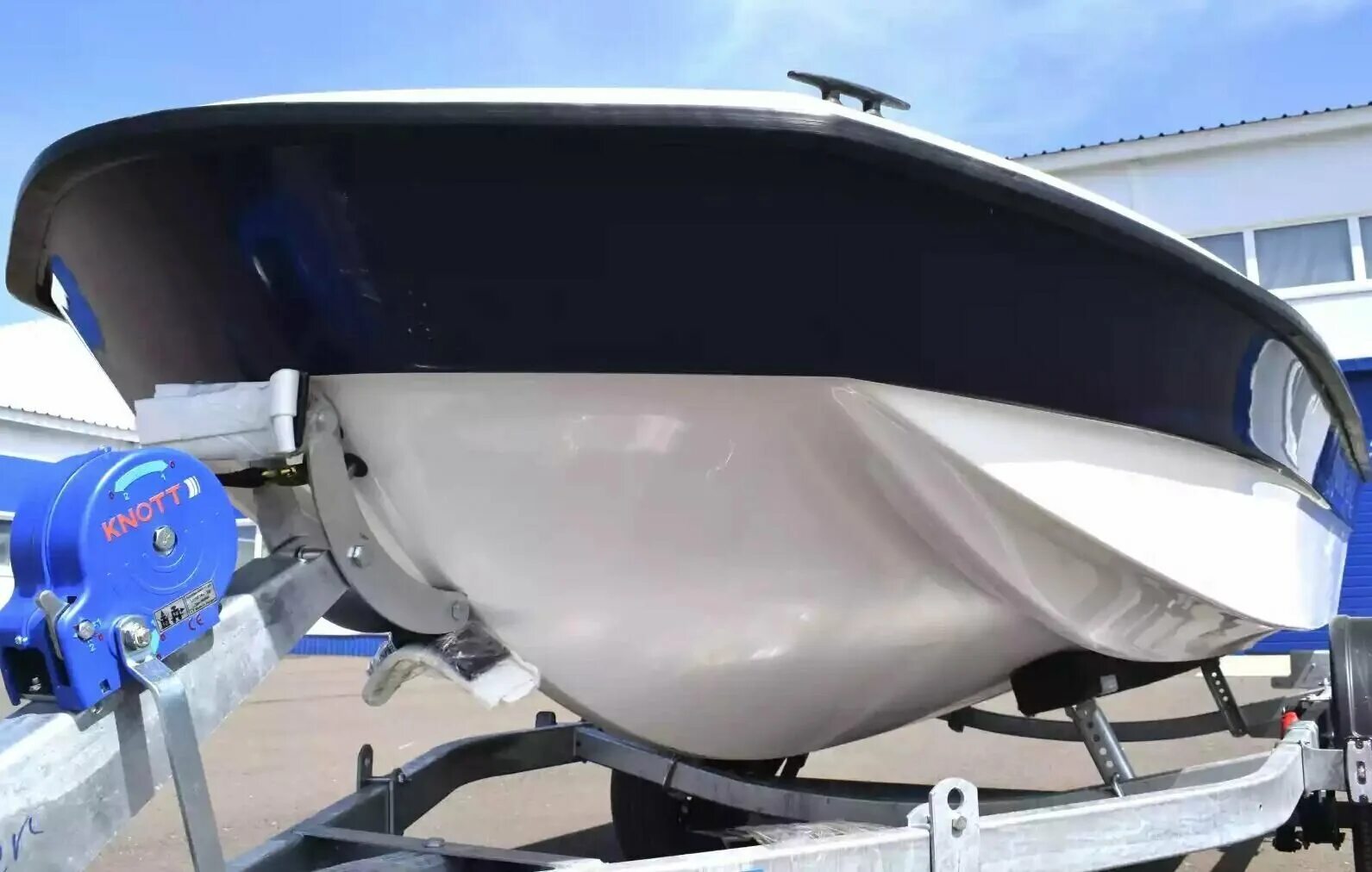 Лодка вятбот стеклопластик. Катер дельта 440. Лодка одиссей 530. Чапарель катер. Пластиковая лодка тортилла 3.