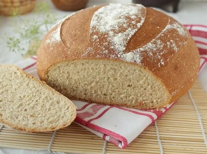 Пшенично ржаной на кефире. Хлеб на кефире. Пшеничный хлеб на кефире. Пышный ржаной хлеб на кефире. Бездрожжевой хлеб на кефире.