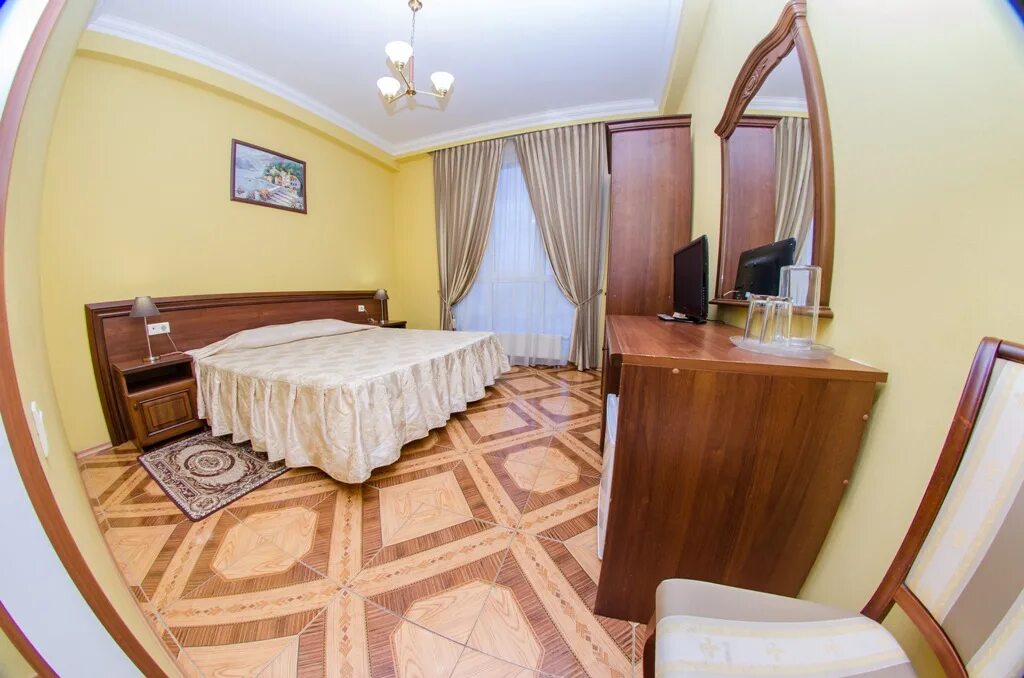 Без одежды в ростове на дону. Oasis ростов. Гостиница оазис адлер. Мотель оазис малая тумна. Винтажная одежда ростов адреса.