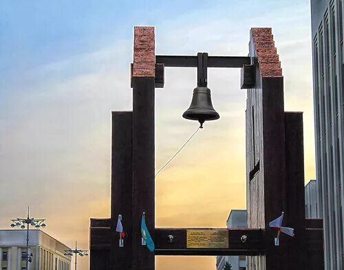 Минск колокола красного костела в минске. Колокол нагасаки минск. Колокол нагасаки. Колокок нагасаки минск. Колокол нагасаки минск.