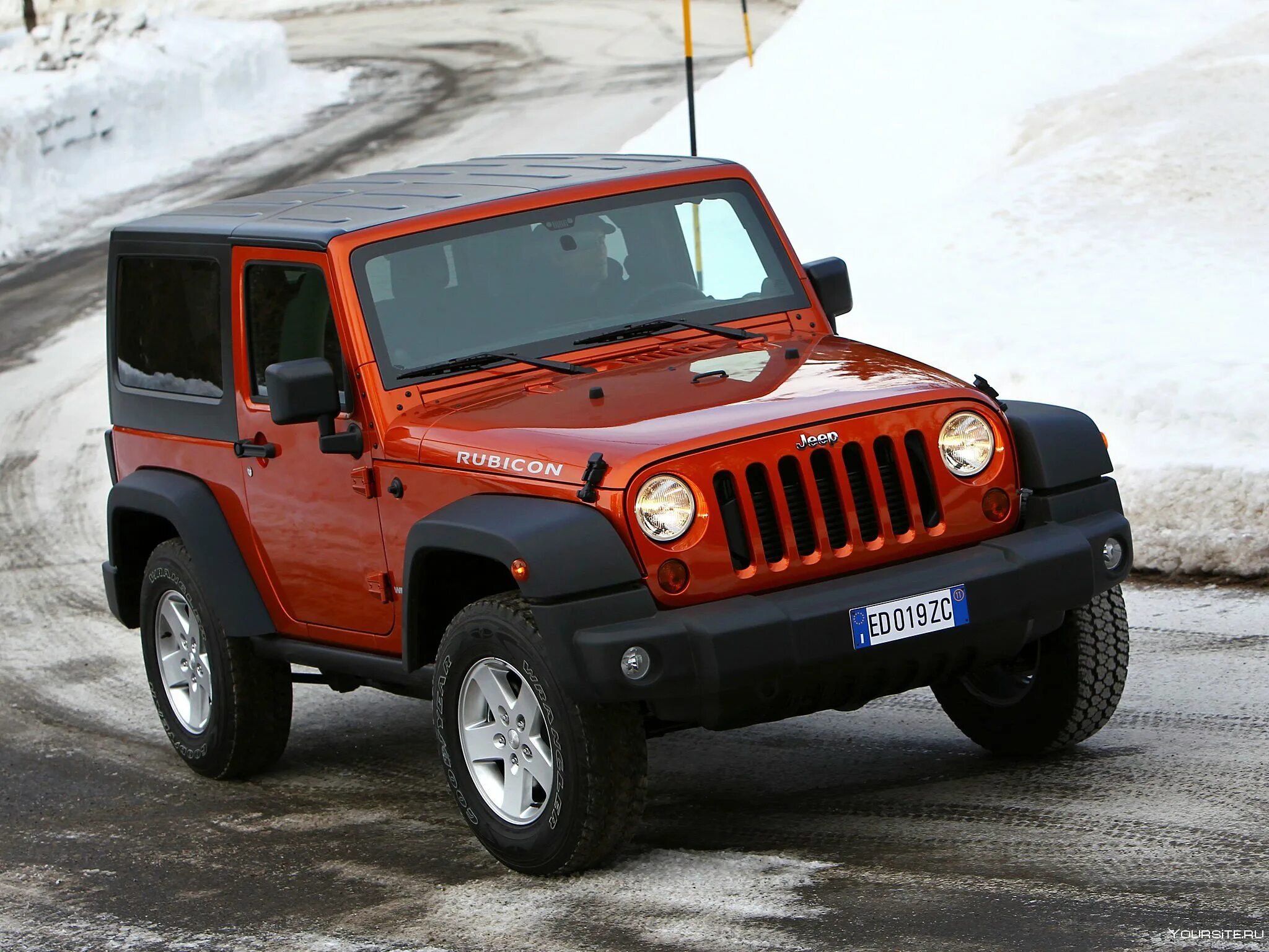 Джип вранглер красный. Jeep wrangler sahara 2012. Jeep wrangler 2006. 2001. Jeep wrangler 2005.