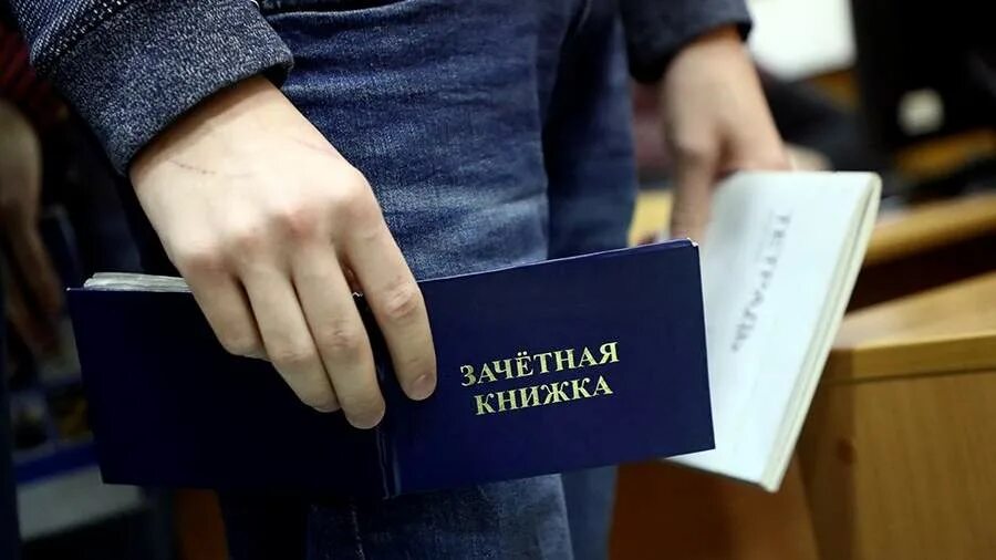 Работа на станке курганприбор. Студенты фото. Где может работать студент очник. Студенты сдают экзамен. Кем работать студенту очнику.