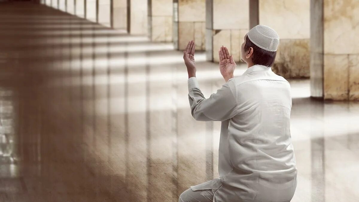 Ночная молитва мусульман. Мусульманский человек. Исламские картинки.