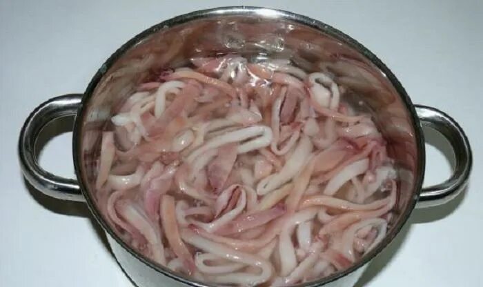 Кальмары в маринаде. Кальмары в маринаде. Кальмар маринованный. Кольца кальмара. Кальмар соленый.